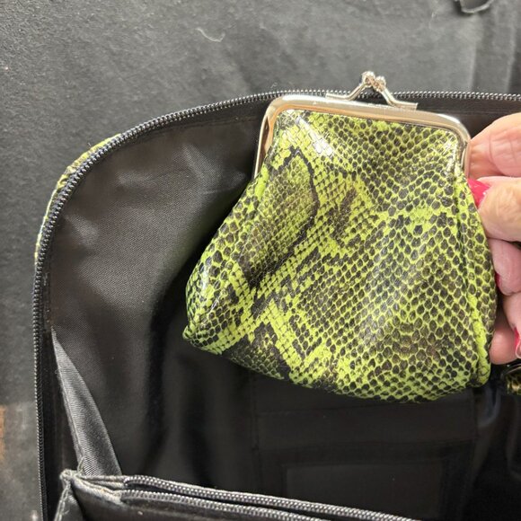 Large Women's Buxton Faux Snake Skin Tote. - Picture 4 of 6